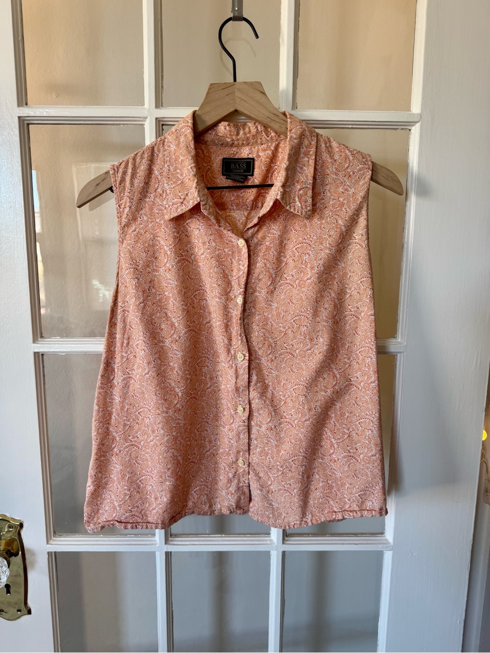Bass Vintage Peach Paisley Sleeveless Button-Down Top